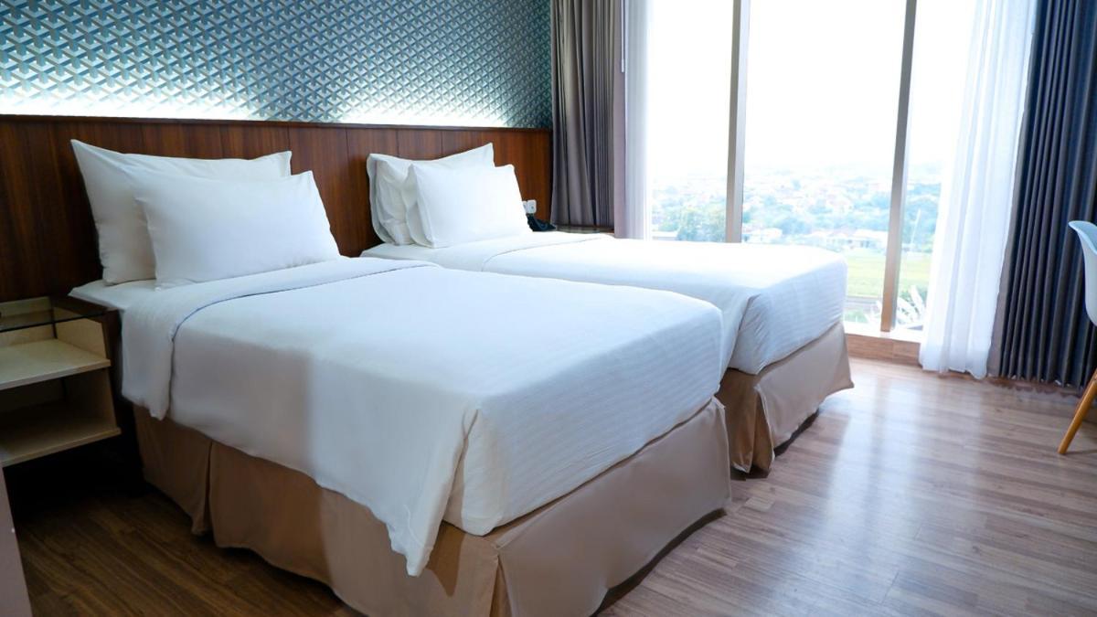Hotel Ayola Sunrise Mojokerto Exterior foto